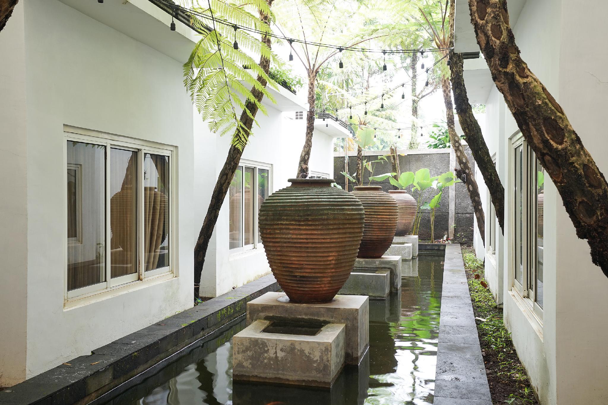 Oyo 282 Putri Utari Guest House 31/31