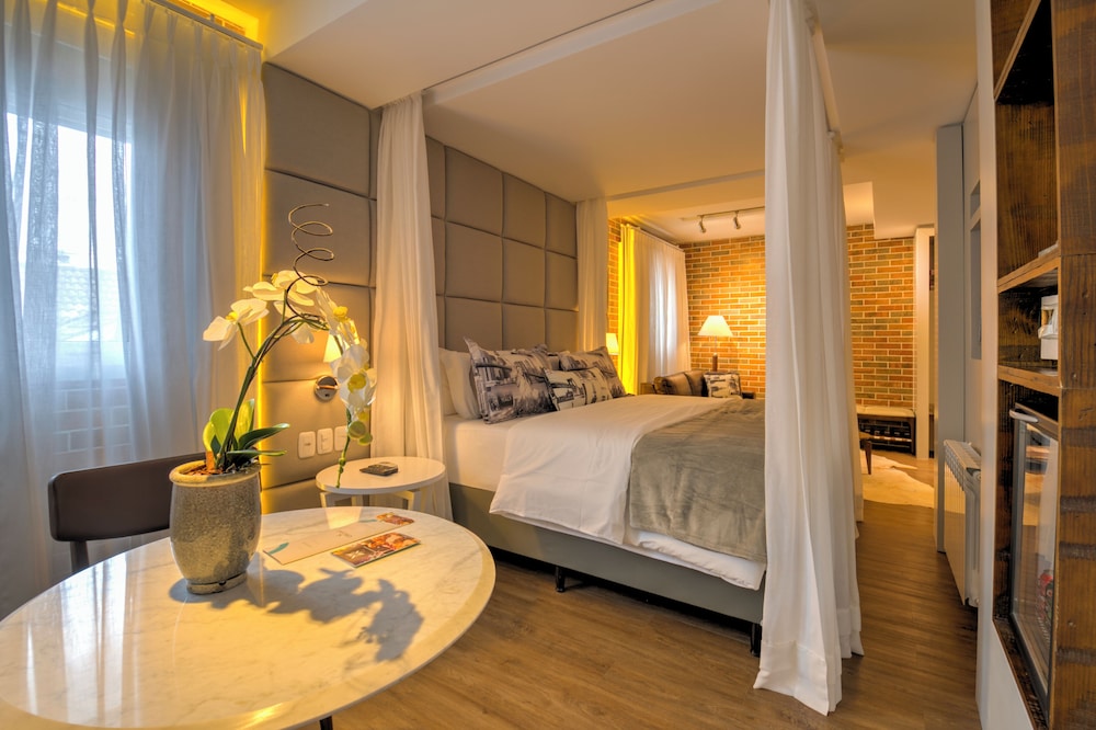 CLASSIC, STUDIO, SUITE, KING BED
