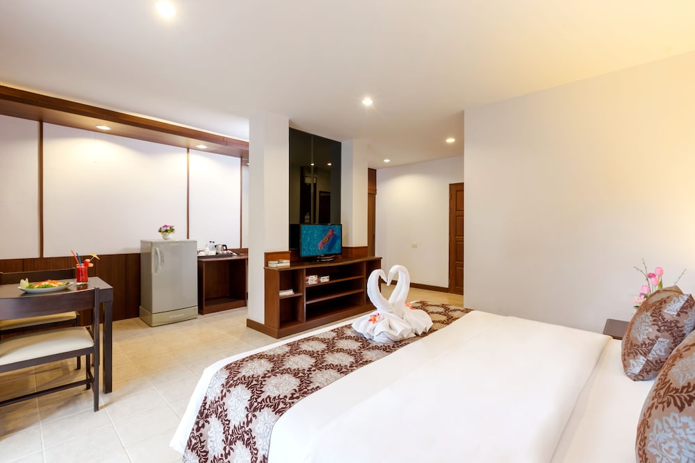 THE HOLIDAY RESORT PATTAYA 10/28