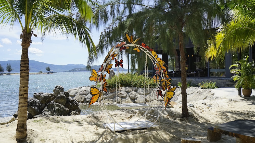 Diamond Bay Resort & Spa 65/74