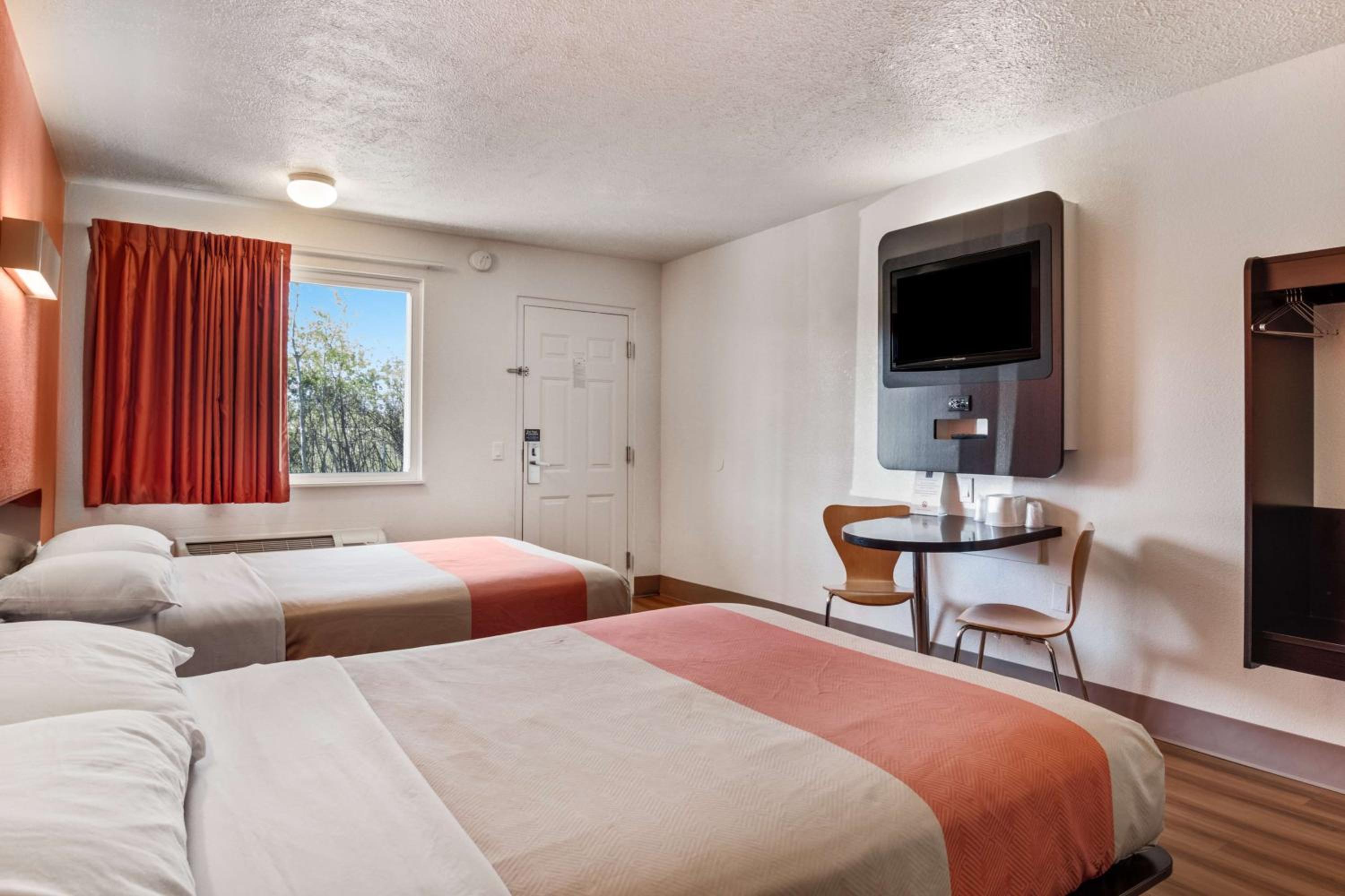 Room at Motel6 Youngstown, OH, YOUNGSTOWN - OH