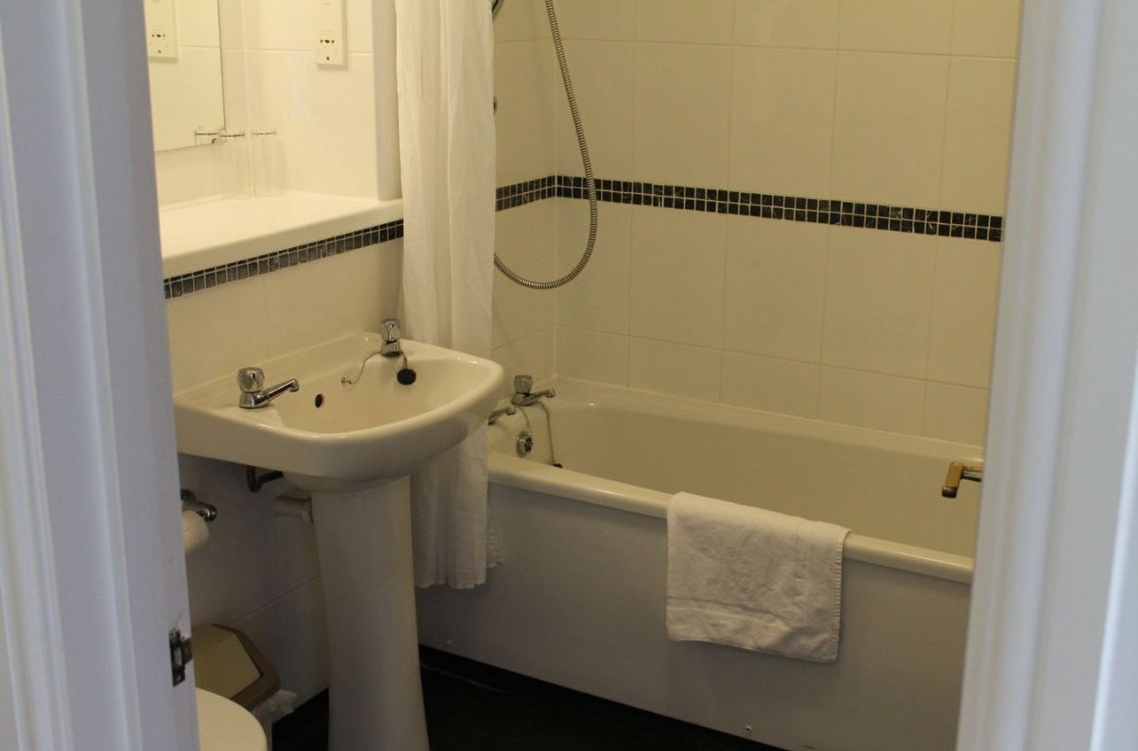 Oak Farm Hotel 40/40