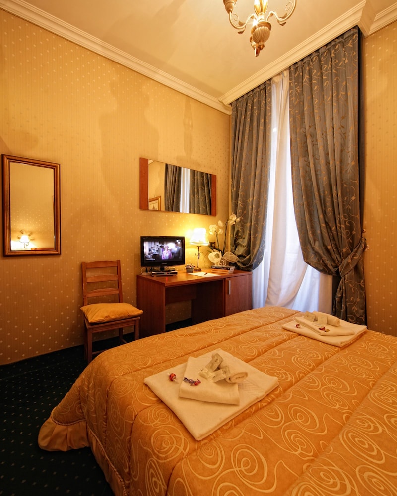 Vatican Holiday Hotel 12/36
