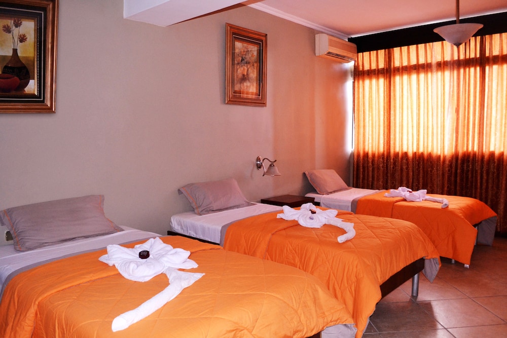 Hotel Malecon Inn 33/67