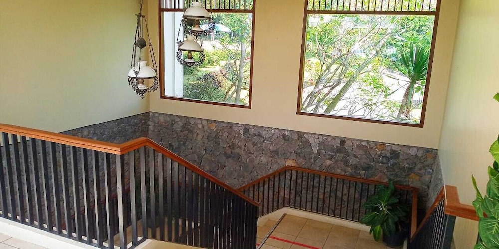 D Emmerick Salib Putih Hotel Salatiga 22/48