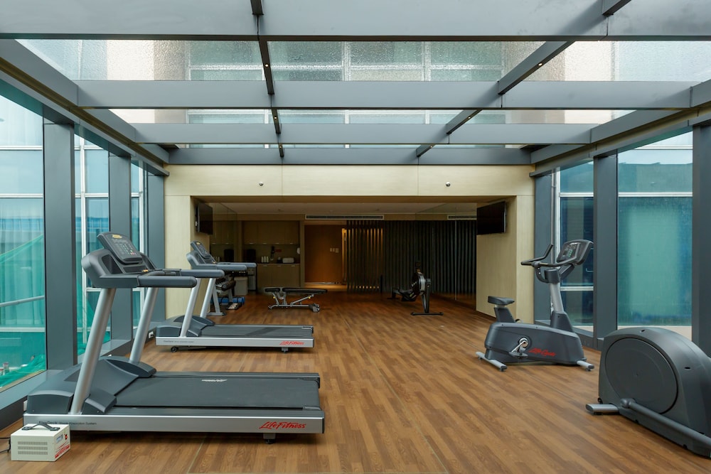Holiday Inn Express Manila Newport World Resorts 24/54