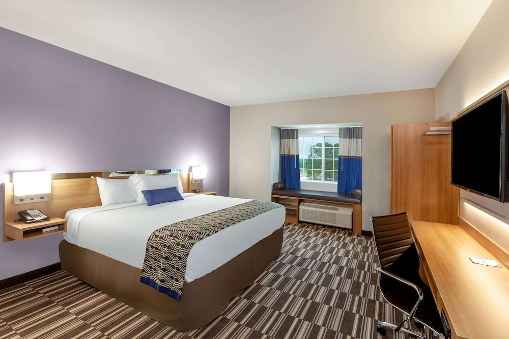 ROOM, KING BED