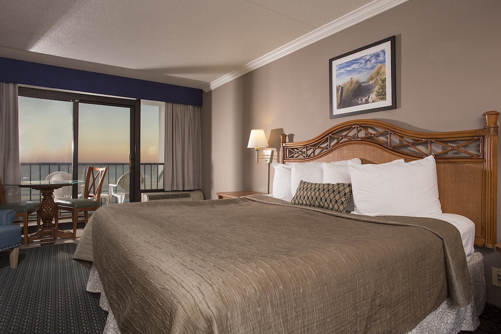 Grande Shores Ocean Resort 38/84