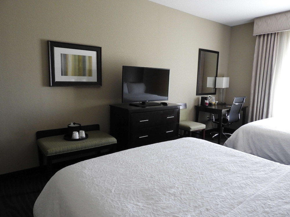 Hampton Inn And Suites Robbinsville 13/57