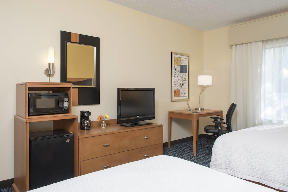 Spark by Hilton Bloomington 35/43