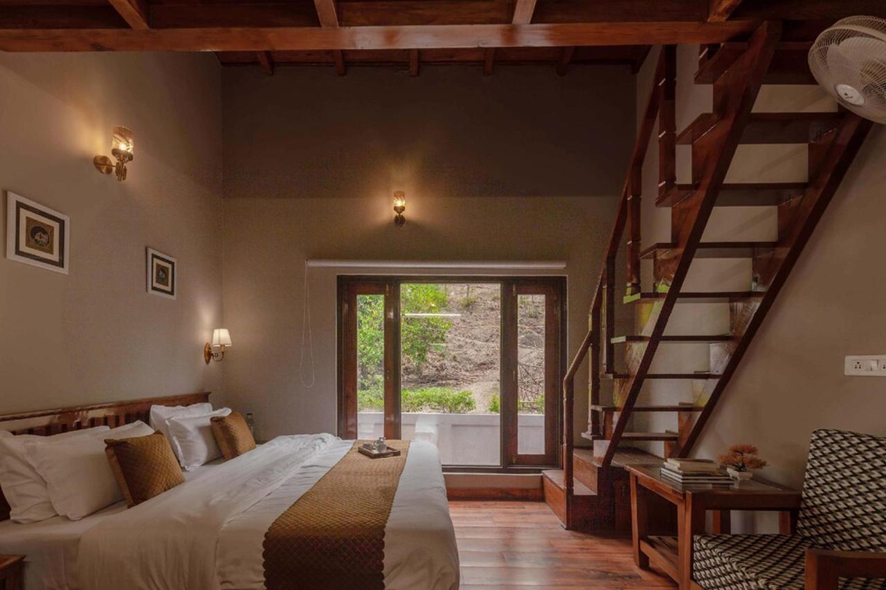 Alaya Stays Stunning 4BHK with Mountain View Amara Dawn 6/13