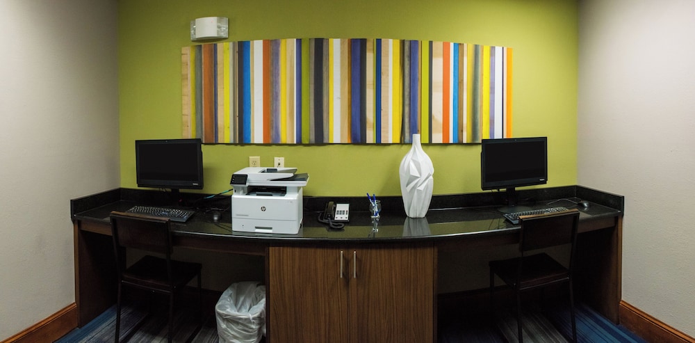 Holiday Inn Express Hotel And Suites Kinston 62/72