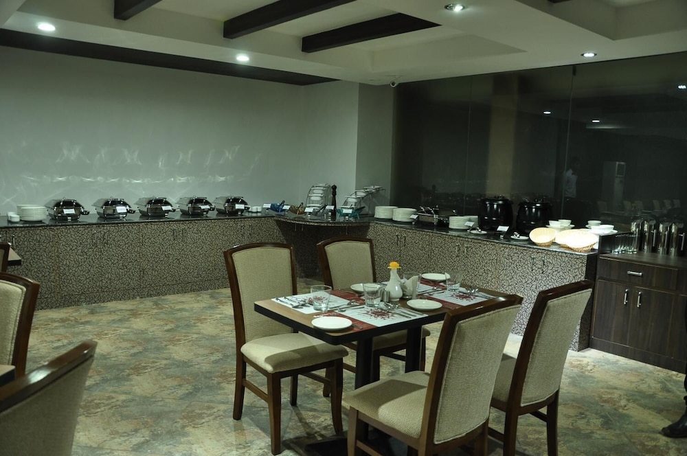 CLARKS INN BADAMI 18/25