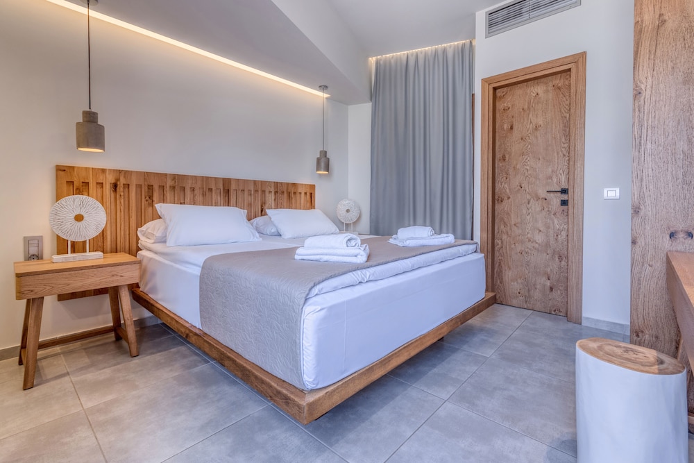 Central, Classic, Double Bed, Partial Sea View, Annex