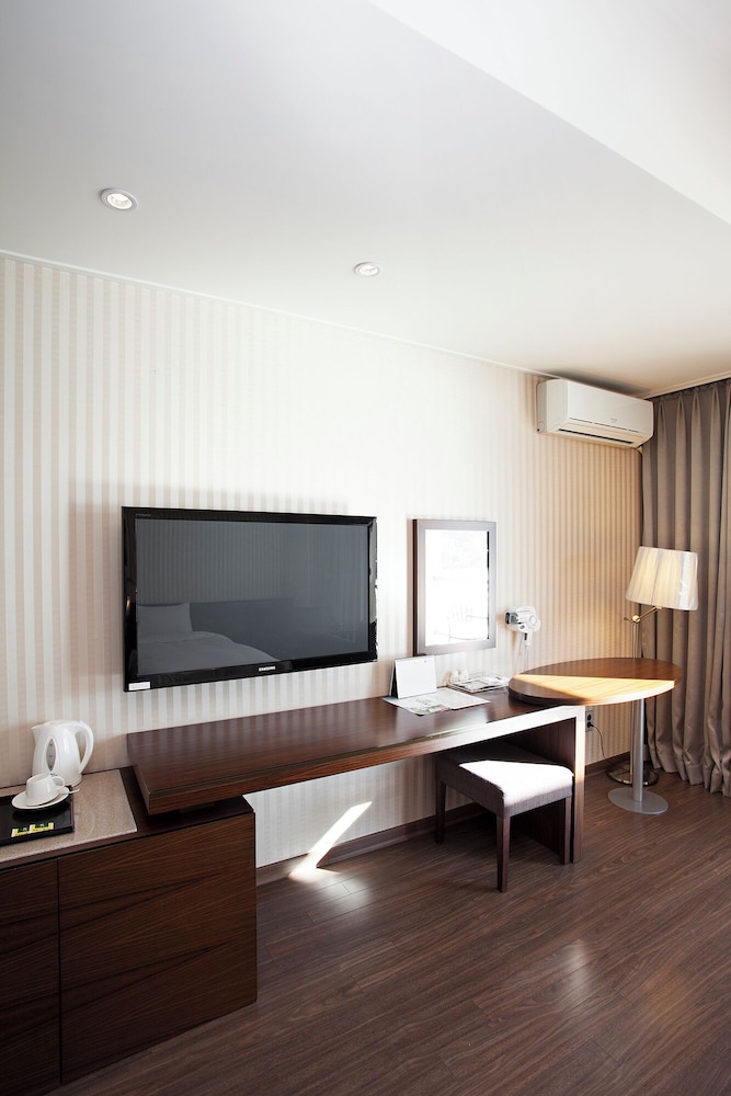 Song Jung Hotel 19/25