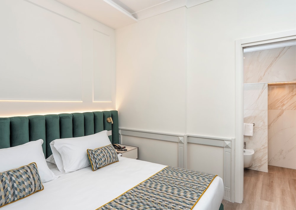 SUPERIOR, DOUBLE OR TWIN BED