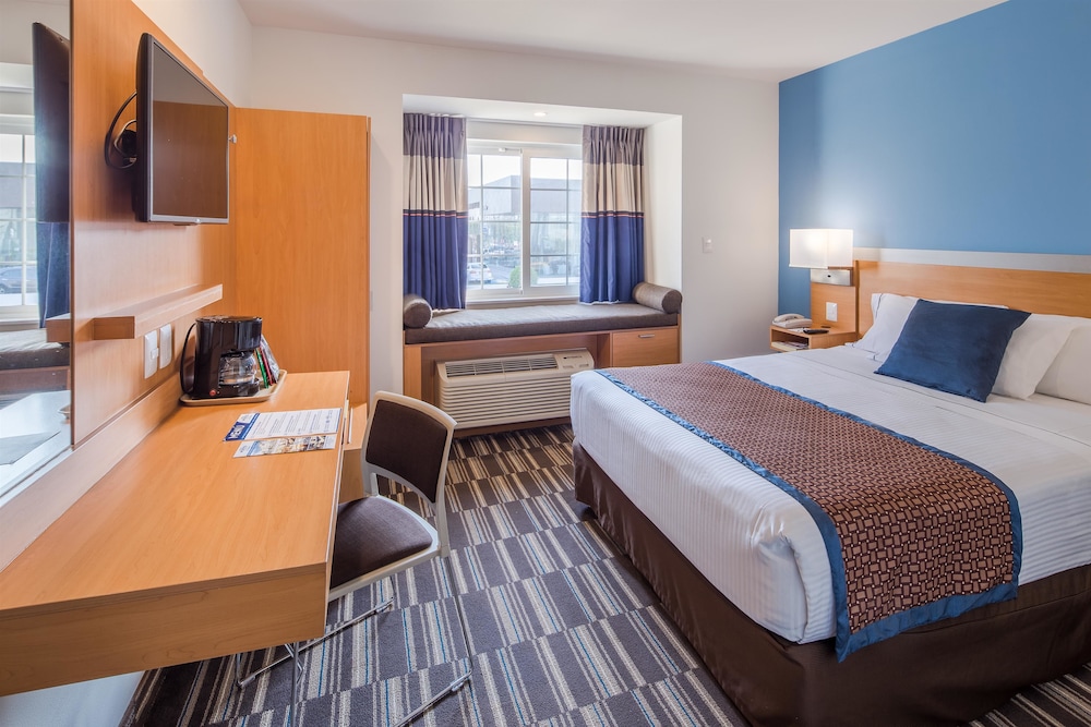 Microtel Inn & Suites by Wyndham Culiacan 11/56