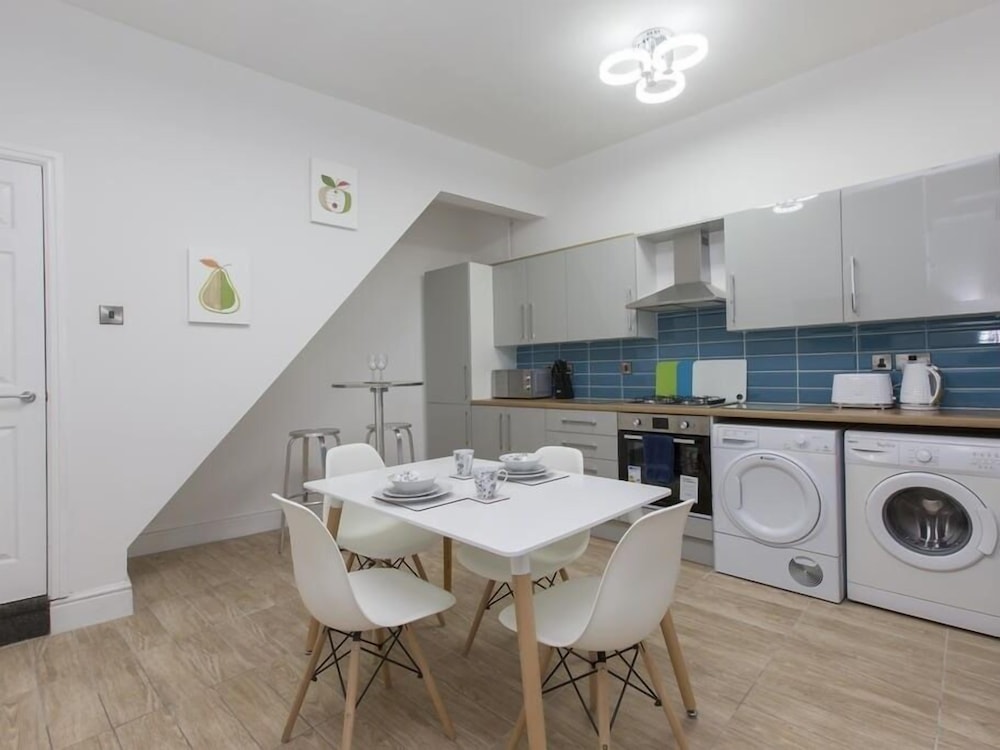 Townhouse Plus @ 40 West St 29/50