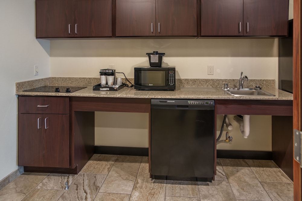 Cobblestone Inn & Suites - Ashland 40/50