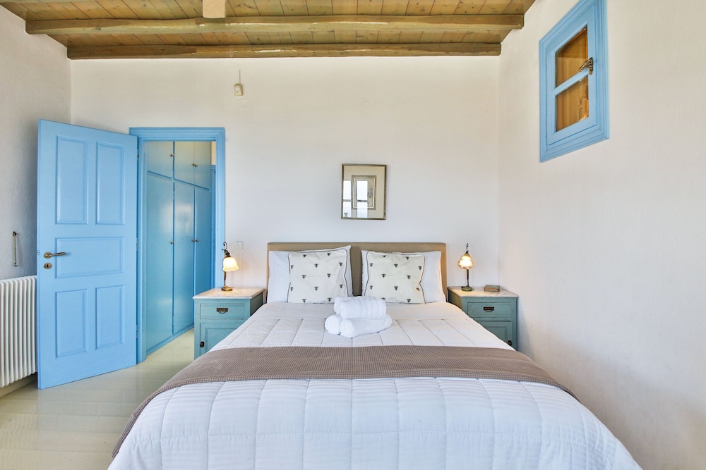 Anerousses Mykonian Traditional Houses 9/50
