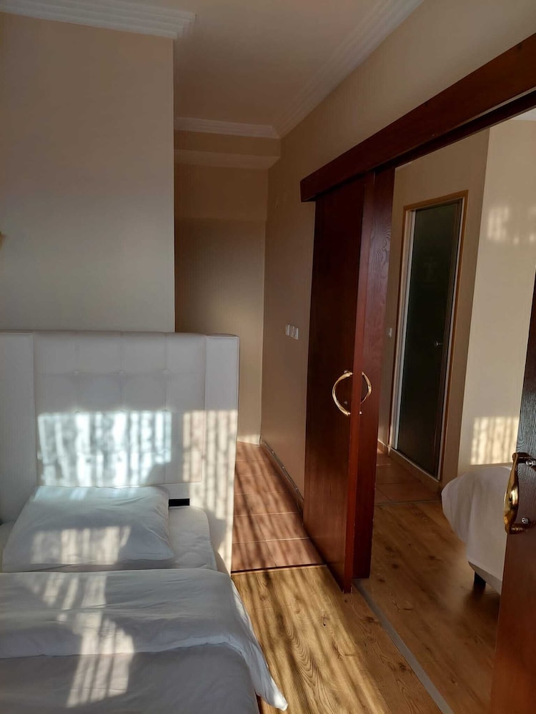 Golden Elit Otel 4/7