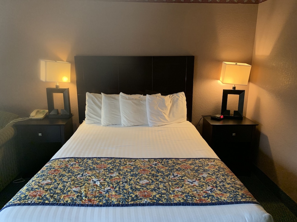 Lincoln Inn Express Hotel And Suites 12/28