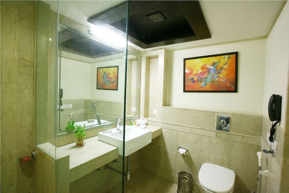 Karon Hotel Lajpat Nagar 30/60