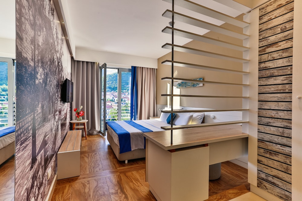 Carine Hotel Delfin 25/40
