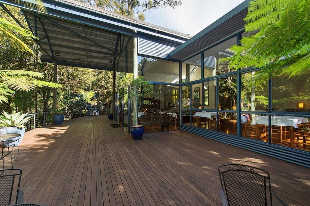 PETHERS RAINFOREST RETREAT 40/50