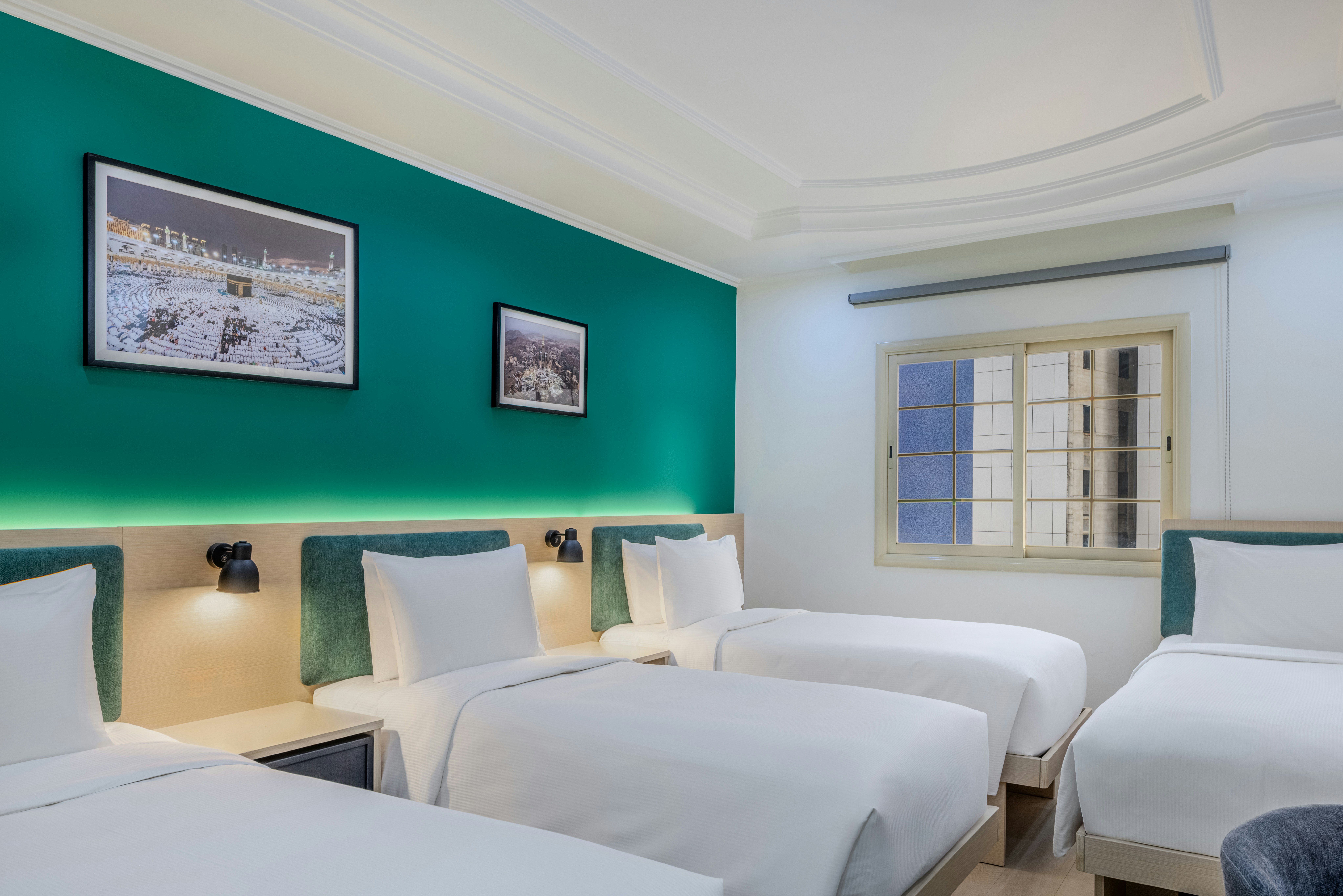ROOM, QUADRUPLE