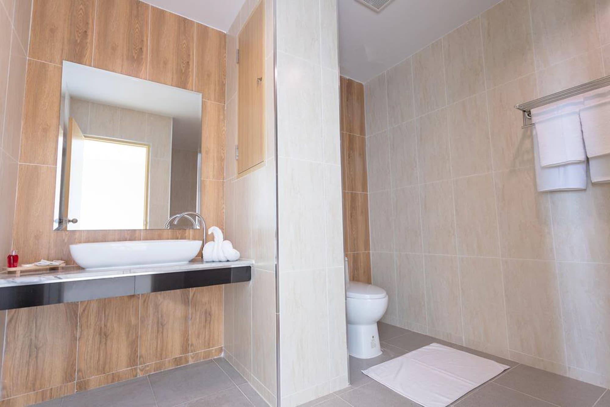 O2 Hotel Lopburi 13/15