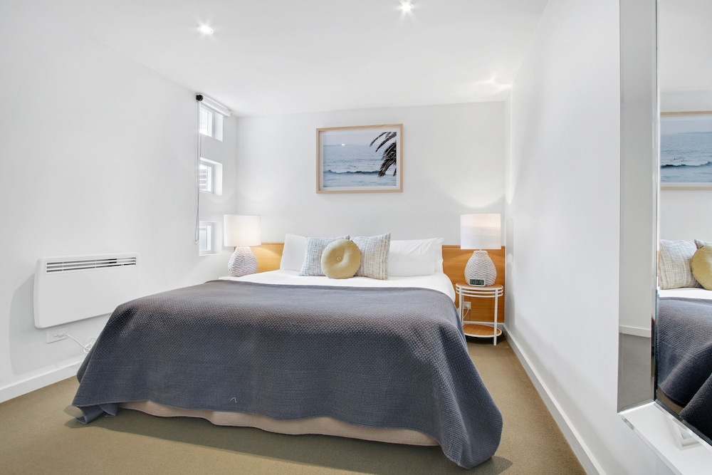 1 Bedroom, Apartment, King Bed, Lake View