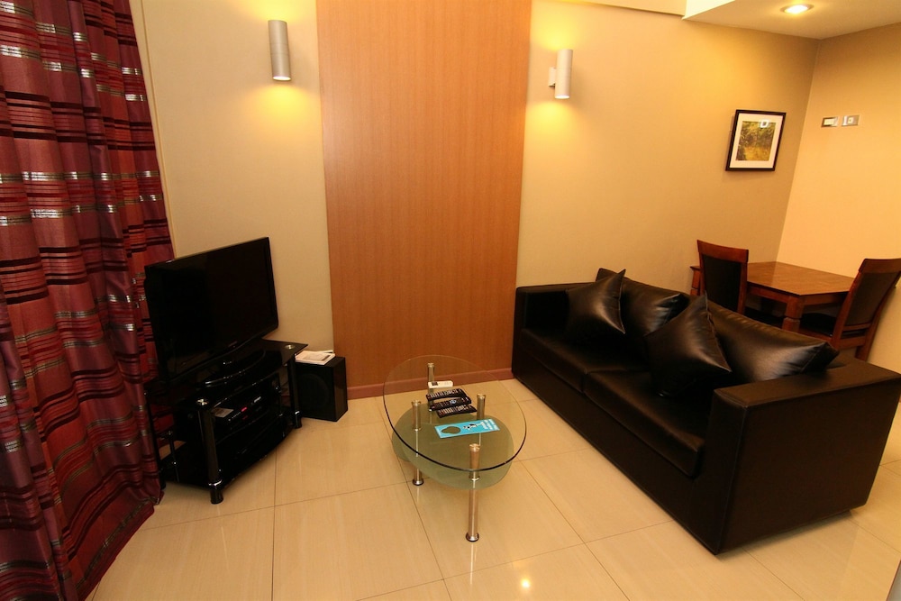 Uptown Condotel 47/73