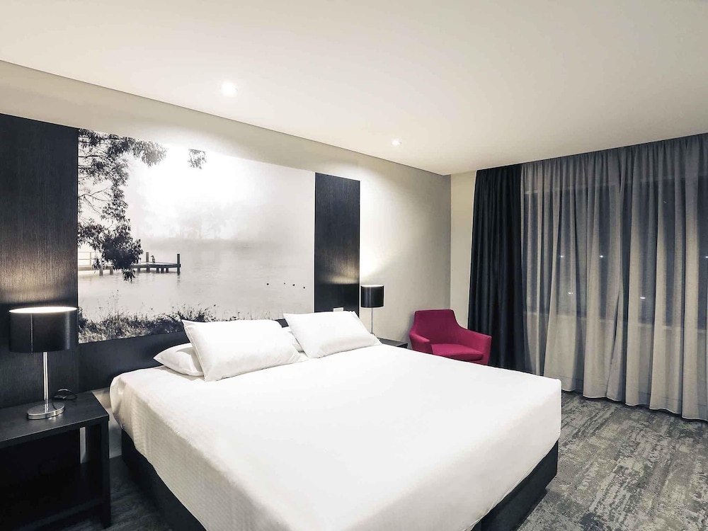 West End, Apartment, Queen Bed, Balcony