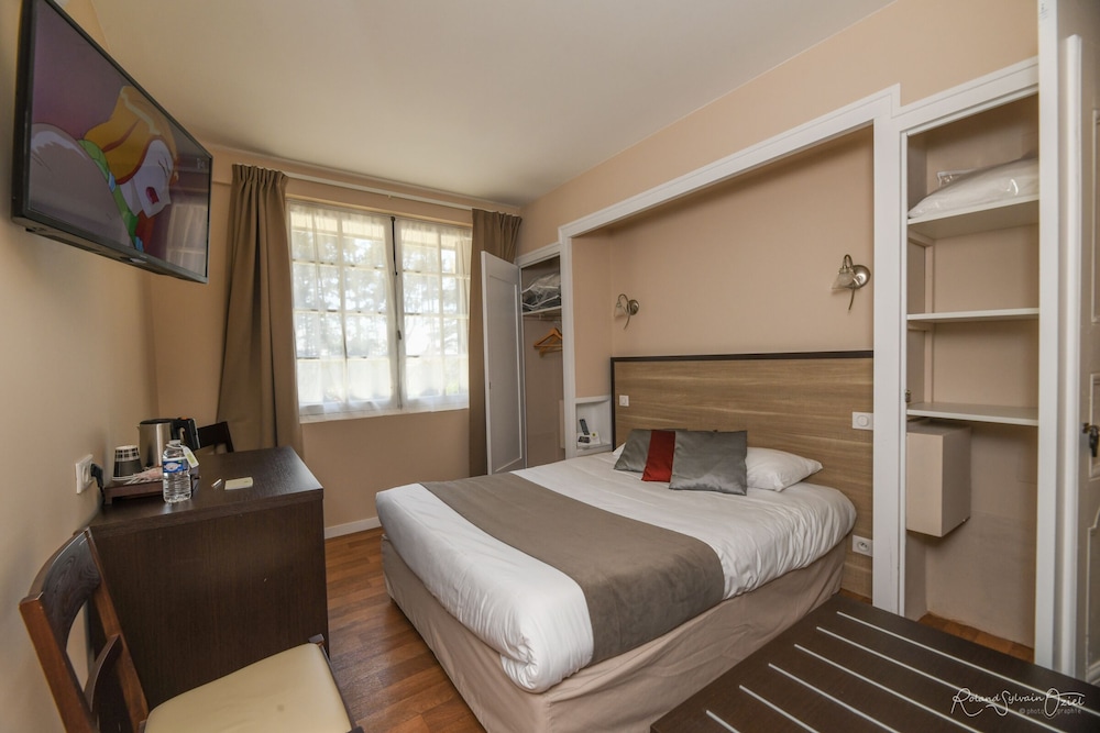 HOTEL LA CHAUMIERE 15/56