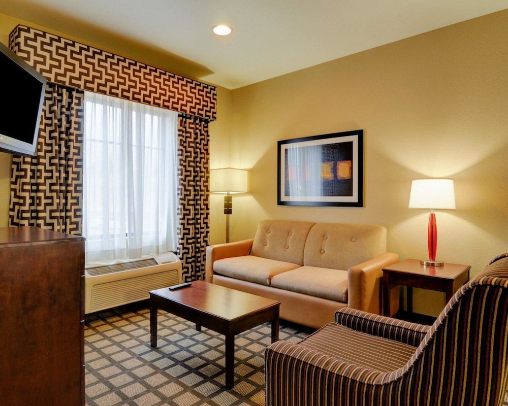 Comfort Inn and Suites Fort Smith I-540 24/47