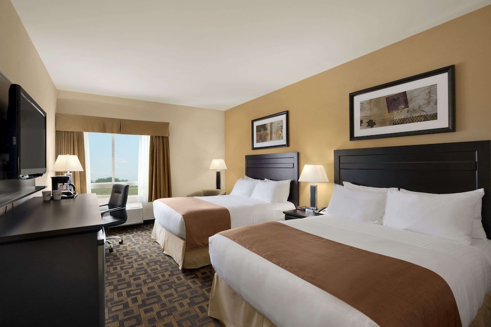 Days Inn & Suites By Wyndham Winnipeg Airport Manitoba 2/16
