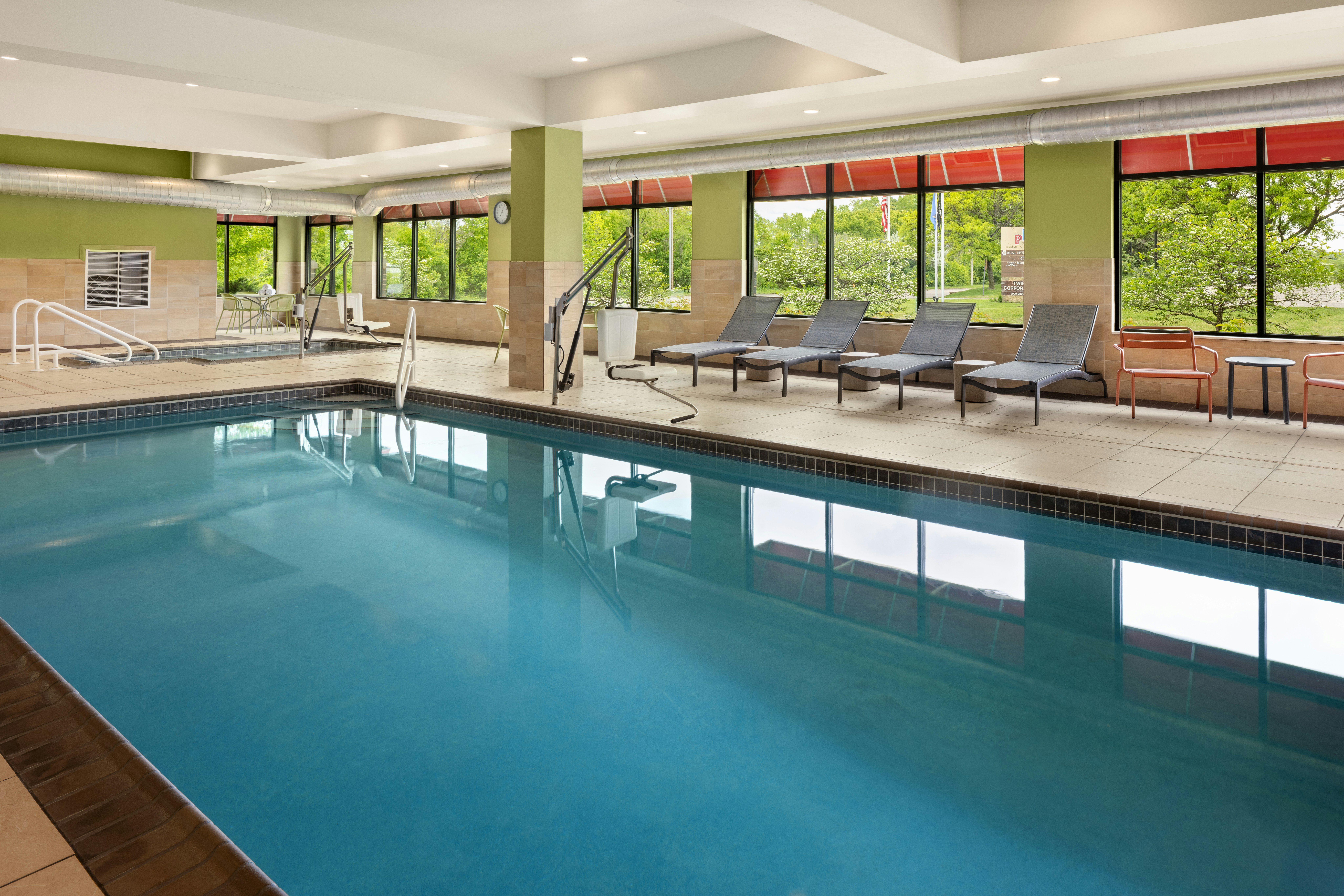 Hampton Inn Minneapolis Roseville 26/42