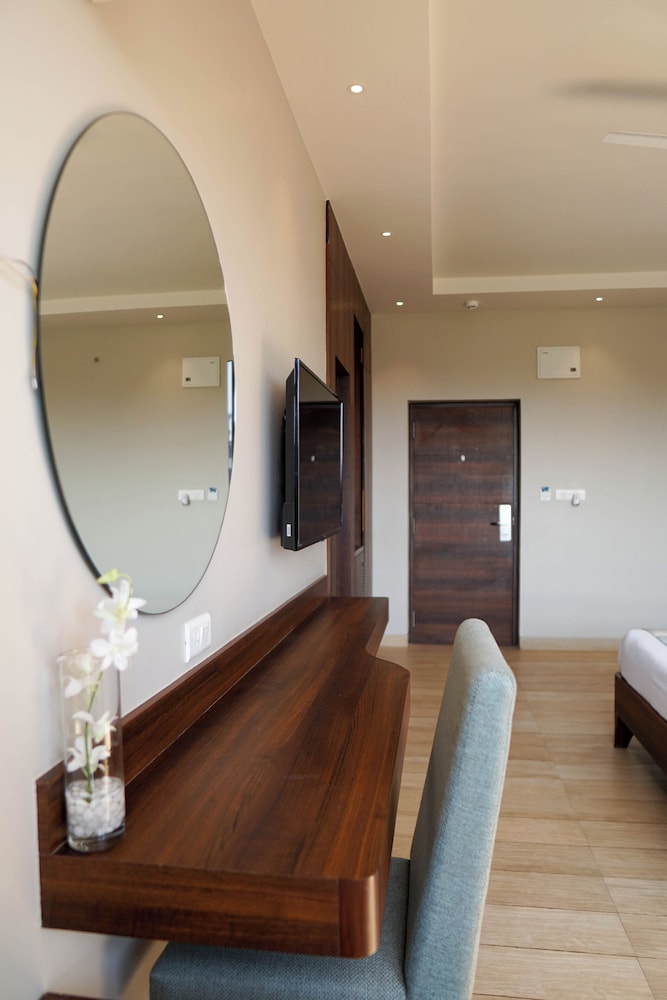 Cosmique Clarks Inn Suites Goa 15/48