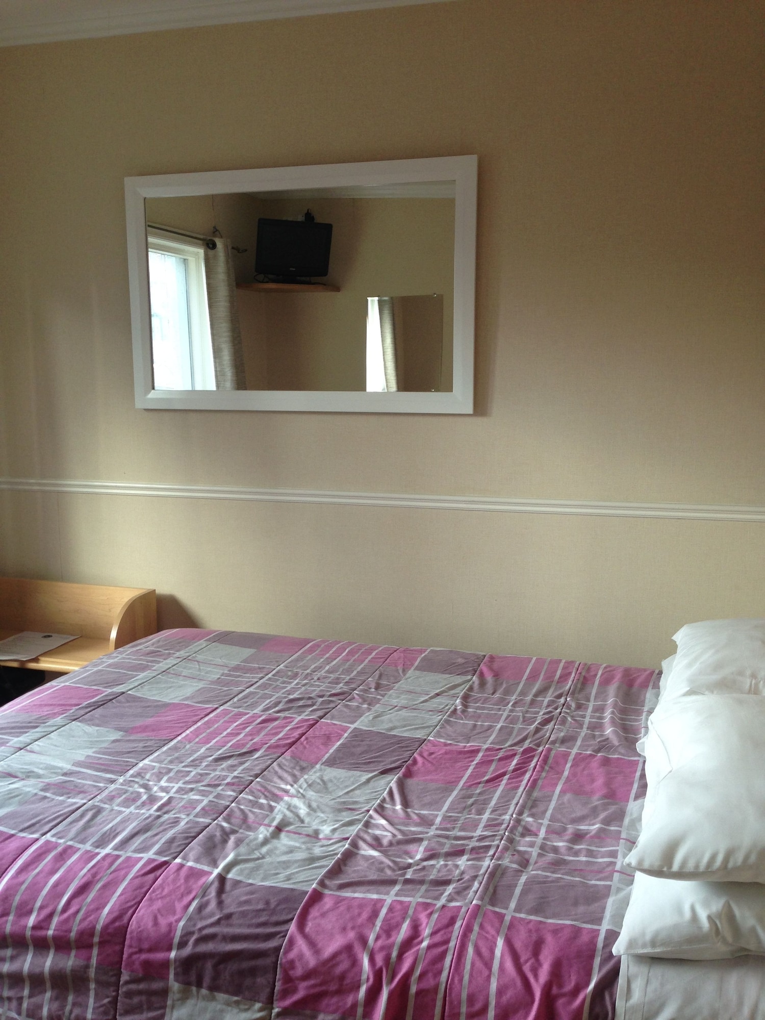 BASIC, DOUBLE BED, SHARED BATHROOM