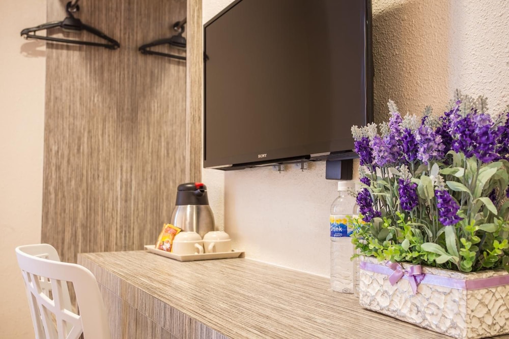 Lavender Inn Permas Jaya 8/68