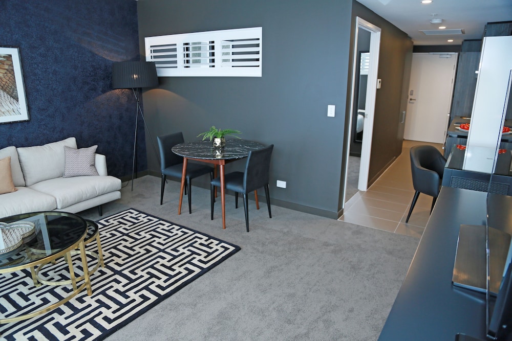 Alex Perry Hotel And Apartments 37/54