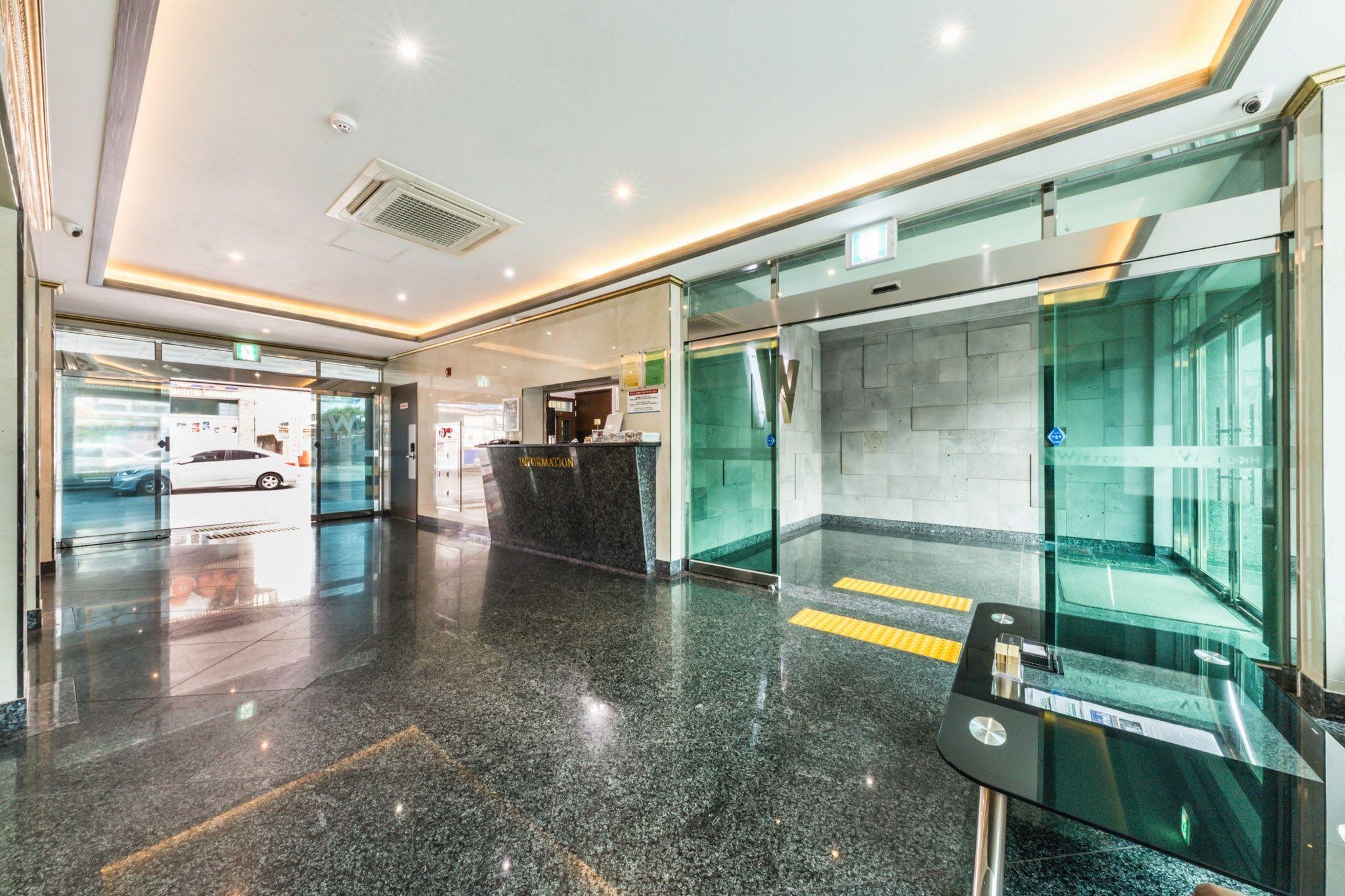 Hotel W Topdong 24/45