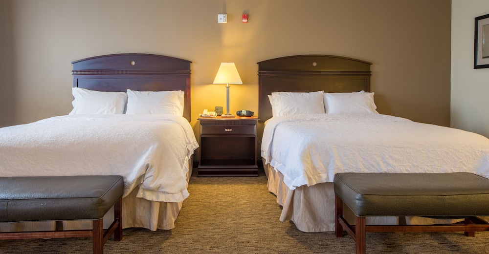 Hampton Inn & Suites Burlington NC 20/66