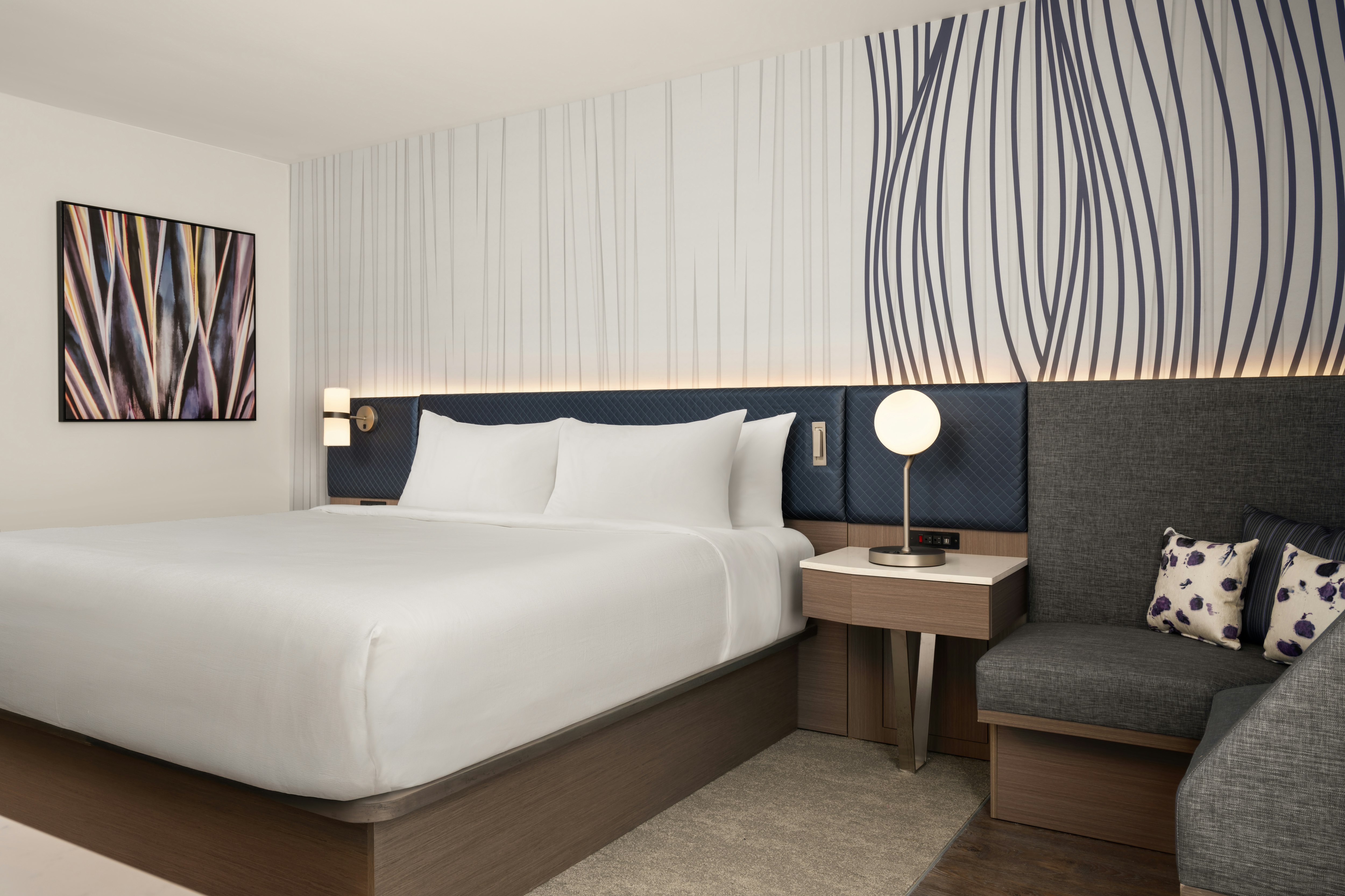 ROOM, KING BED