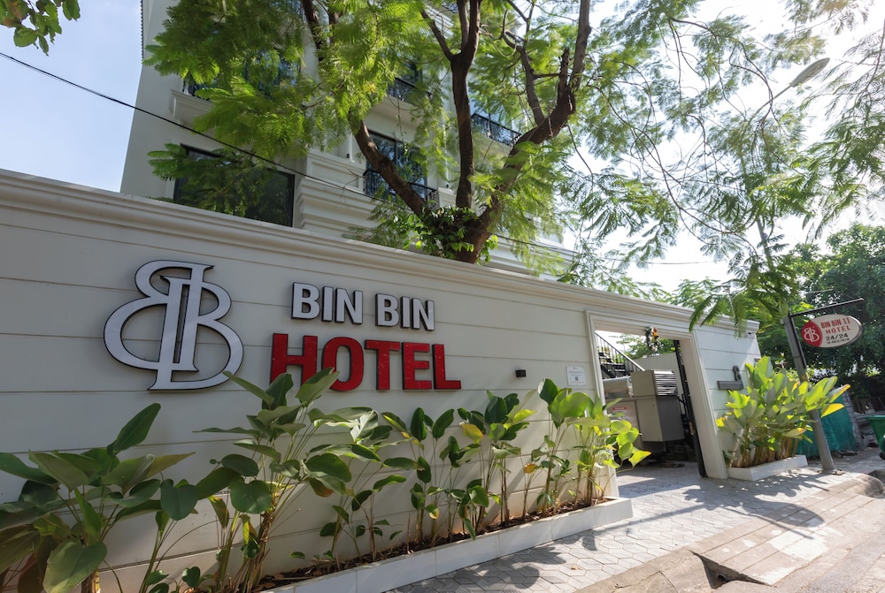 Bin Bin Hotel 11 - Near Island Diamond 2/50