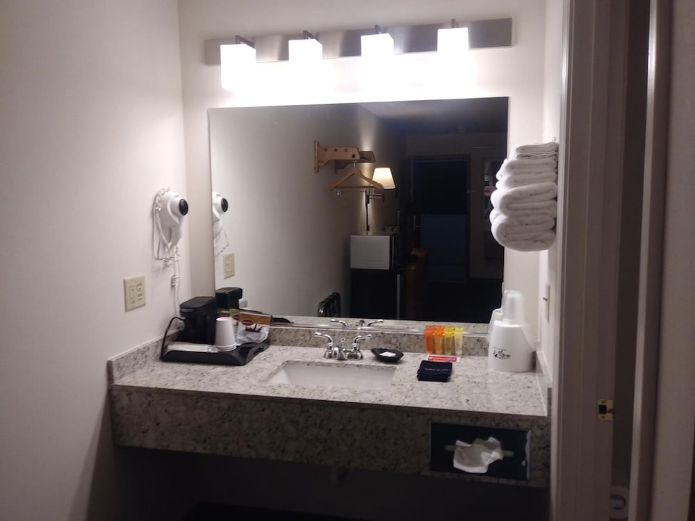 Sugarloaf Mt. Motel 23/40