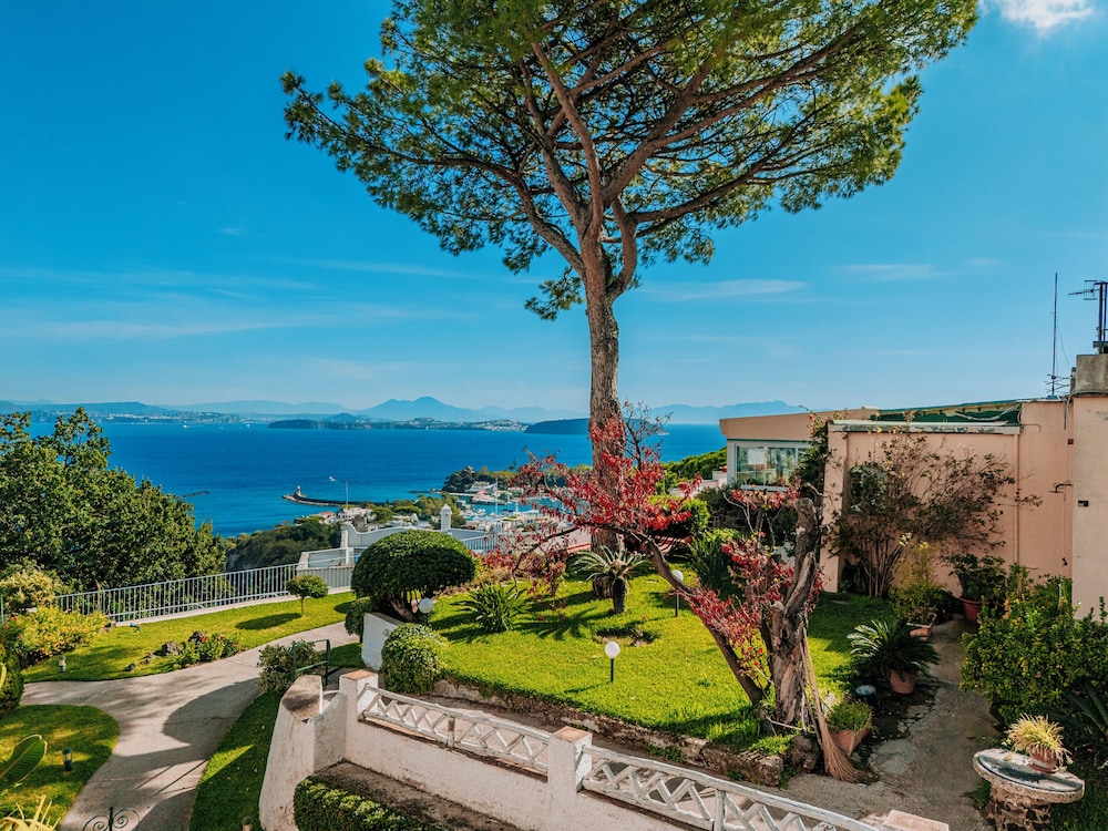 Hotel Villa Ireos 43/50