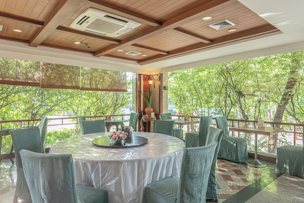Nonthaburi Palace Hotel 46/66
