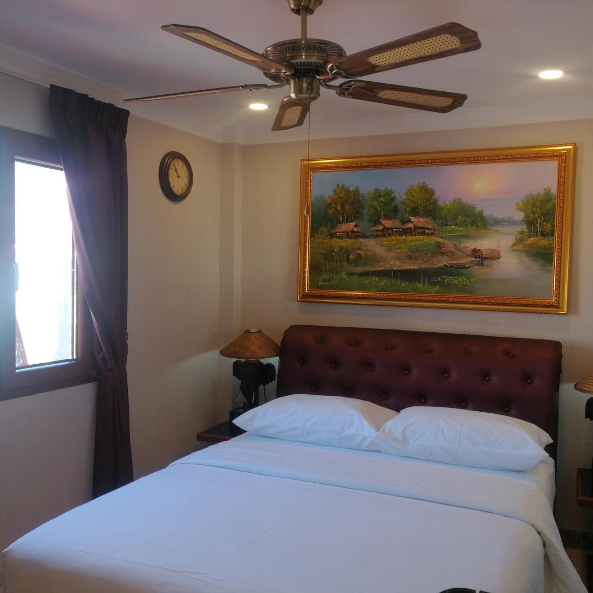 SUPERIOR, QUEEN BED